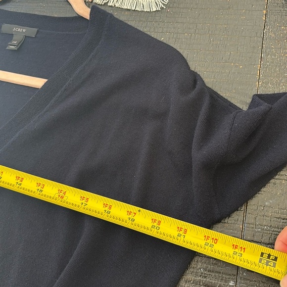 J. Crew 100% Merino Wool Oversized Vneck Pullover Sweater Navy Blue size XXS - Picture 7 of 7